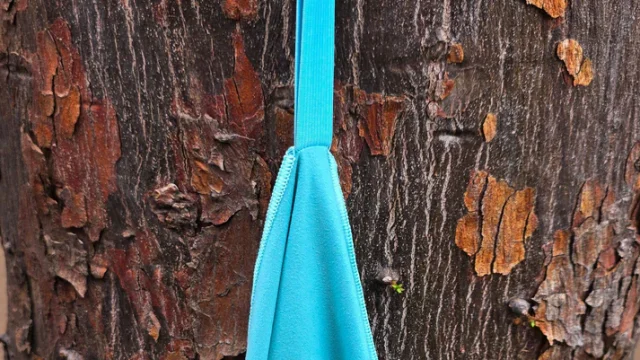 Green_microfiber_towel_elastic_loop_logo