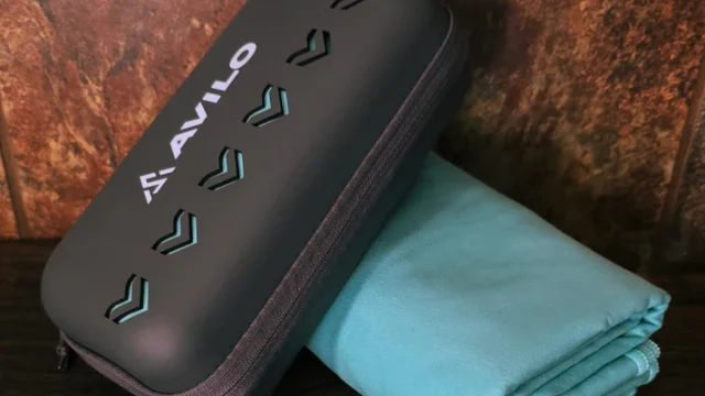 Green_microfiber_towel_with_case