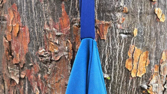 Navy_microfiber_towel_elastic_loop_logo