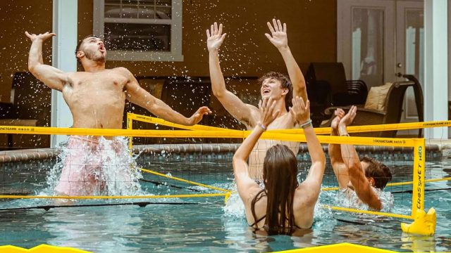 CROSSNET H2O floating pool volleyball game