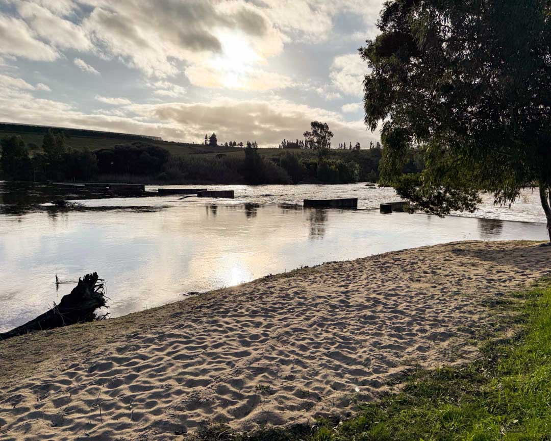 Falcon-River-Full-Beach